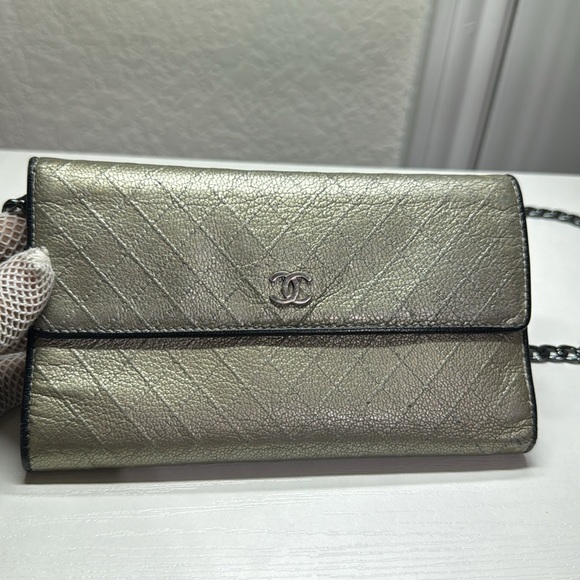 Authentic š„ CHANEL š„CC Logo Matelasse metallic Leather Long Trifold Wallet/ COA - Picture 3 of 17